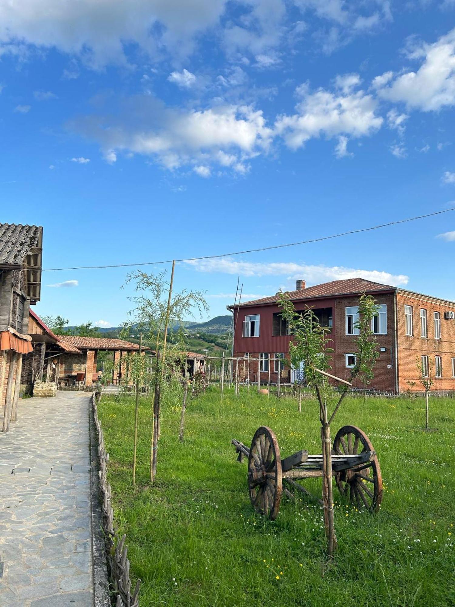 Obcha - Whispering Vines Chalet *
