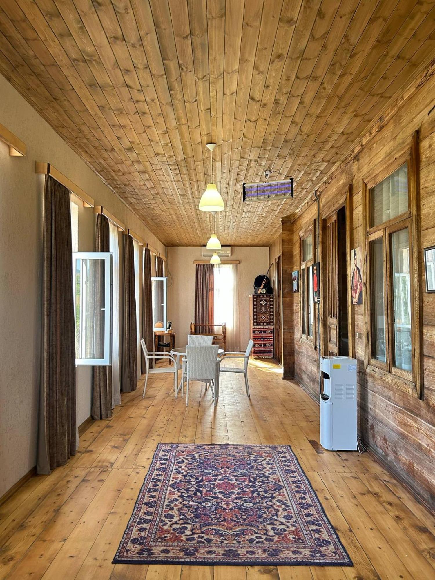 Obcha - Whispering Vines Chalet